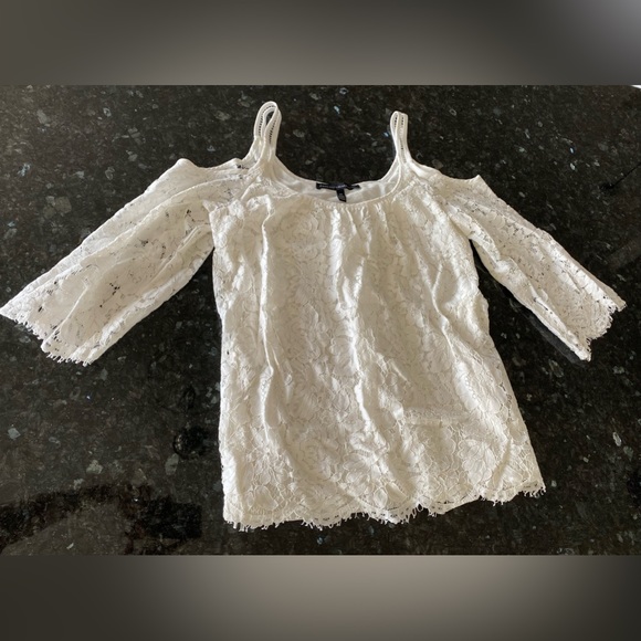 WHITEHOUSE BLACK MARKET White lace cut out shoulders blouse xsmall - Picture 3 of 4